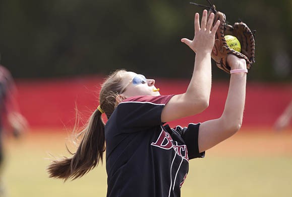 Softball opens Northeast play by drubbing Fisher