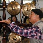 Nano S. teaching gamelan degung