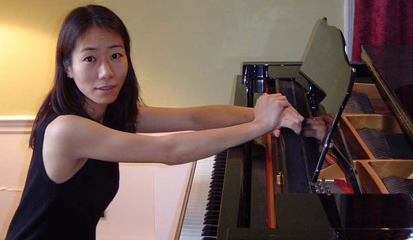 Chiharu Naruse is a member of the applied music faculty.