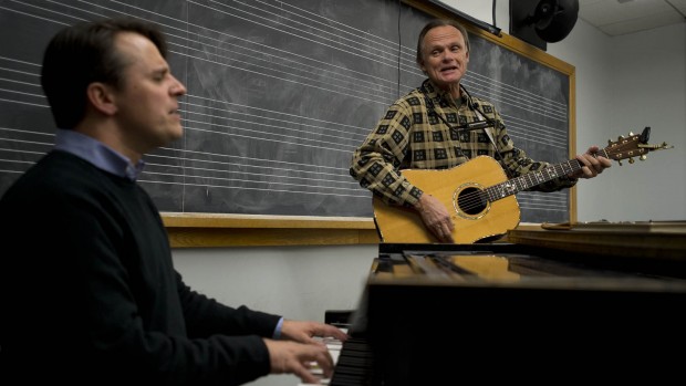 Renowned singer-songwriter Jonathan Edwards, at right, performs with Lecturer in Music Tom Snow during Snow's "Popular Composition and Arranging" class in March 2013. Photograph by Michael Bradley/Bates College.