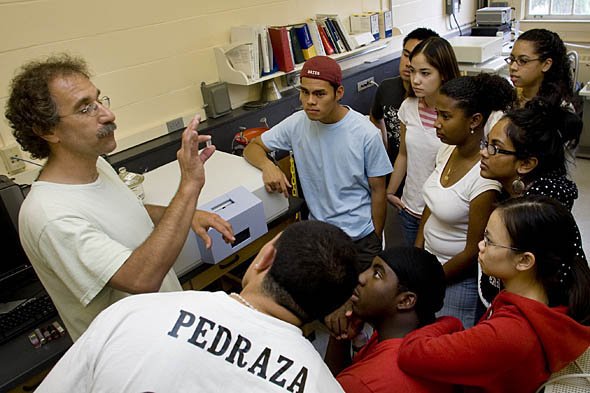 The inaugural Summer Scholars group, aka as Hughes Summer Scholars, work with Charles A. Dana Professor of Chemistry Tom Wenzel in 2007. The inaugural Summer Scholars group, aka as Hughes Summer Scholars, work with Charles A. Dana Professor of Chemistry Tom Wenzel in 2007.