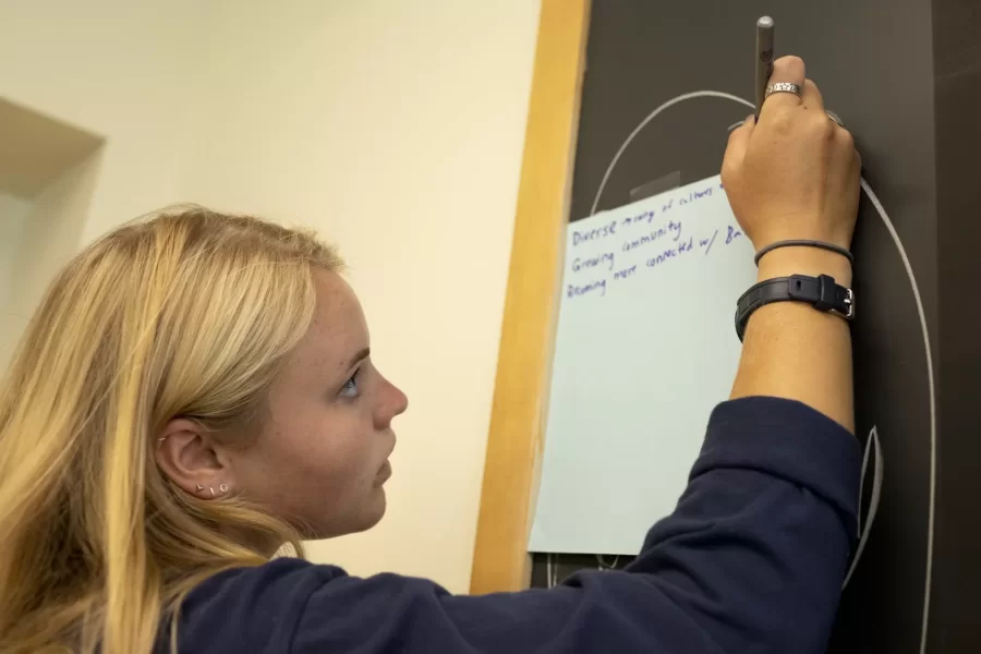 Professor of Sociology Emily Kane meets this morning with students in her First Year Seminar, ìInequality, Community, and Social Change,î a course in which students explore community-engaged efforts to advance social change and the role of colleges and universities in those efforts.
.
This morning between 9 a.m. and noon, members of the Class of 2023 gathered with their First Year Seminar classmates and instructor, who will also be their studentsí first-year adviser. They spent their time discussing the course as well as their academic advising.
.
Swipe left to see some moments the classroom with Kane and her students and with Lecturer in Environmental Studies Ethan Miller í00, who met with his students in his First-Year Seminar ìLife Beyond Capitalism,î a course that draws on tools from economic anthropology and geography to examine myriad, existing noncapitalist livelihood practices in contemporary industrialized societies.

Caitlyn Hanley '23