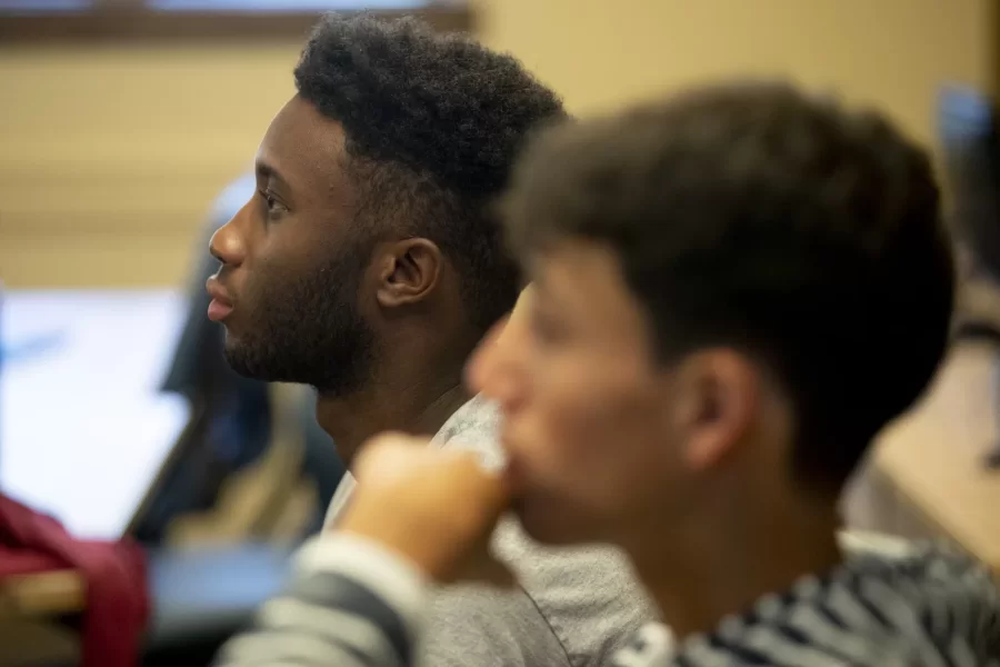 Professor of Sociology Emily Kane meets this morning with students in her First Year Seminar, “Inequality, Community, and Social Change,” a course in which students explore community-engaged efforts to advance social change and the role of colleges and universities in those efforts.
.
This morning between 9 a.m. and noon, members of the Class of 2023 gathered with their First Year Seminar classmates and instructor, who will also be their students’ first-year adviser. They spent their time discussing the course as well as their academic advising.
.
Swipe left to see some moments the classroom with Kane and her students and with Lecturer in Environmental Studies Ethan Miller ’00, who met with his students in his First-Year Seminar “Life Beyond Capitalism,” a course that draws on tools from economic anthropology and geography to examine myriad, existing noncapitalist livelihood practices in contemporary industrialized societies.