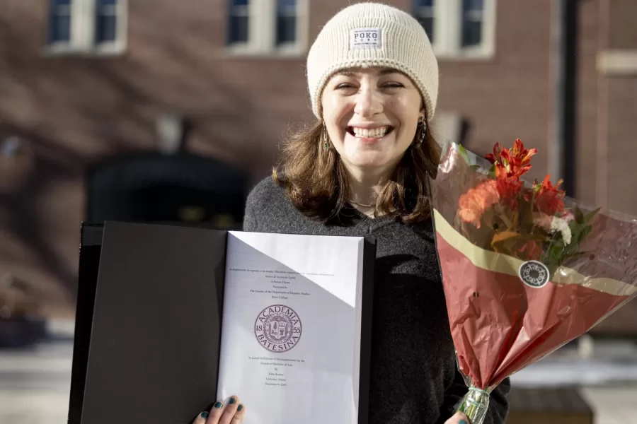 Ilana Rosker ’23 of Lexington,Mass.,(hat), a major in Hispanic Studies, and Emma Pike ’23 of York, Maine, a major in Hispanic studies, bind their theses in the company of friends on the Library Terrace on Dec. 13, 2022.
Rosker wrote on “La imagination, la rapture y la magia: Hacienda espacio para la conciencia alternativa a traves de la poesia Latin X.”
Pike wrote on “Llimpia bus propoios Platos!: explorando masculinidad hegemonica en Jane the Virgin.”