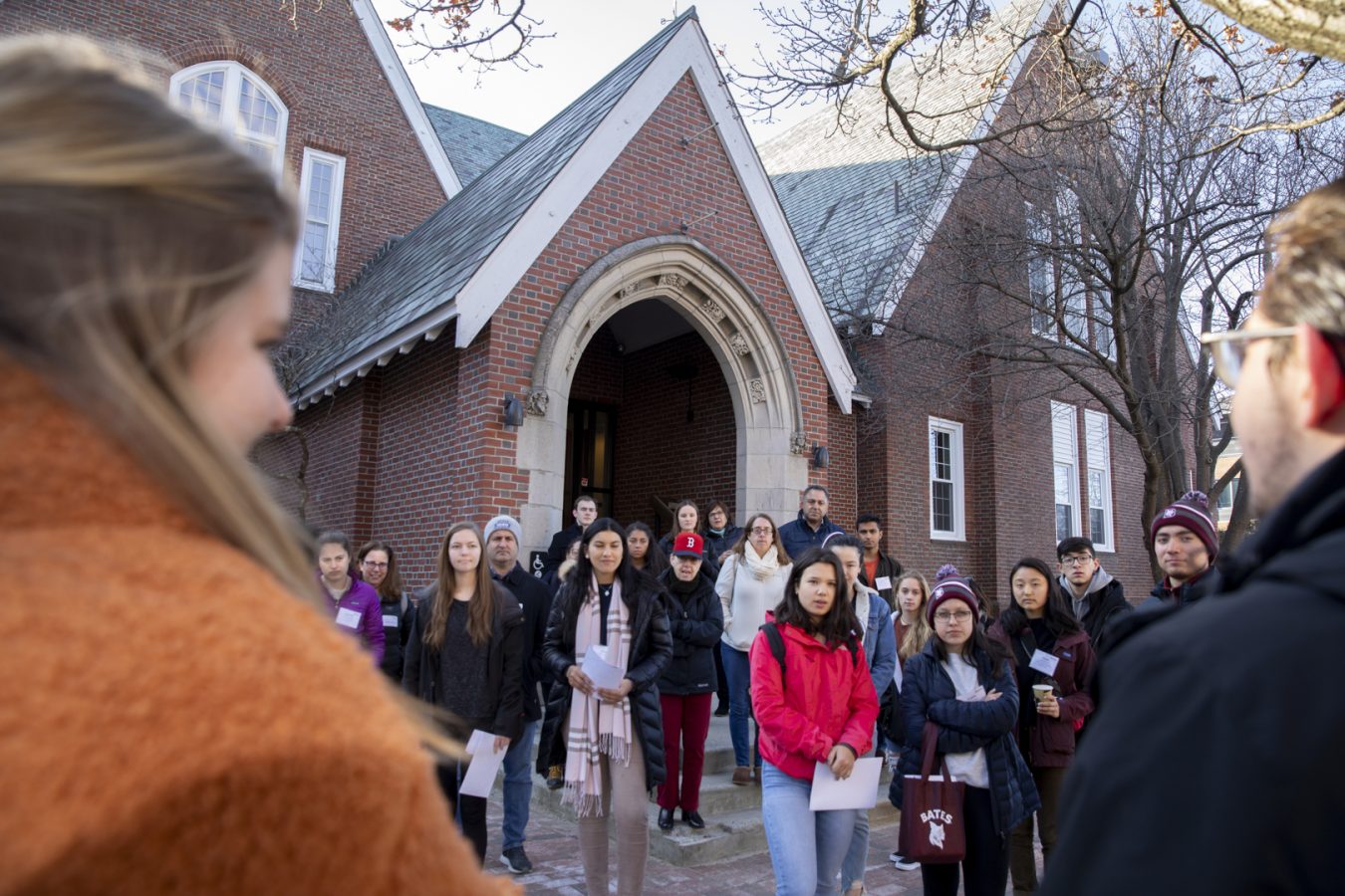 “It’s super exciting to have new Bobcats on campus. I’m kind of the first person in the line of everybody who’s welcoming them today.”
.
— Admission tour guide Ronan Goulden ’22, an environmental studies major from Lagunitas, Calif., standing outside of Chase Hall, where newly admitted members of the Class of 2023 arrived and departed for a series of events, including an official welcome from President Clayton Spencer.
Emily Bowen, other tour guide in headband;
Abby Graumann ‘22, holds master class won.