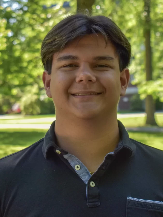 Headshot of Ian