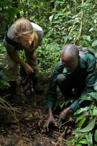 After discovering an illegally set trap, KSRP senior ranger John Okwilo demonstrates for Rachel Ellis how animals are captured.