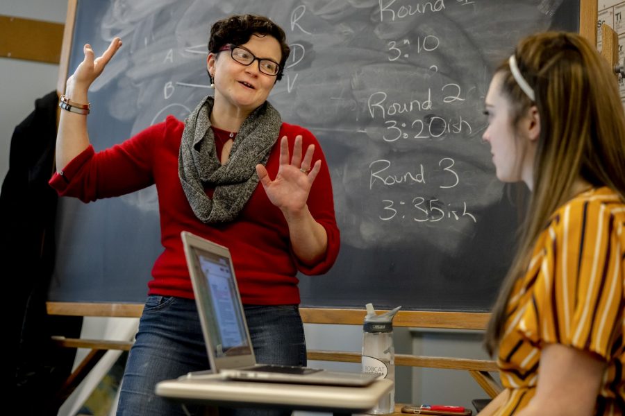 Associate Professor of Digital and Computational Studies Carrie Diaz Eaton teaches her 2019 course “Calling Bull in a Digital World” in Carnegie Science Hall. (Phyllis Graber Jensen/Bates College)