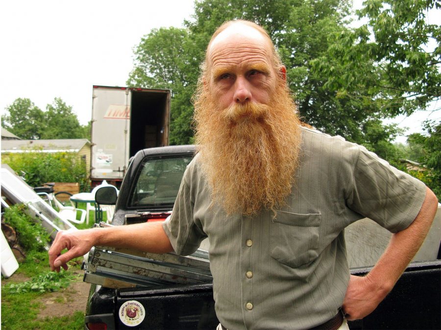 Steve Hoad '72 poses at Emma's Family Farm in Windsor in 2008. (Phyllis Graber Jensen/Bates College)