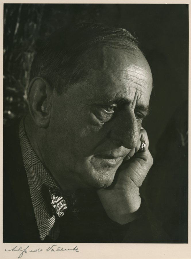 Alfredo Valente, Marsden Hartley, 1942, gelatin silver print, 13 1/2 x 10 1/2 in., Bates College Museum of Art, Marsden Hartley Memorial Collection, Gift of Norma Berger, 1955.1.179