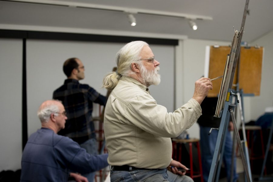 Olin Arts Center

Community members, students, and staff attend a life drawing class.