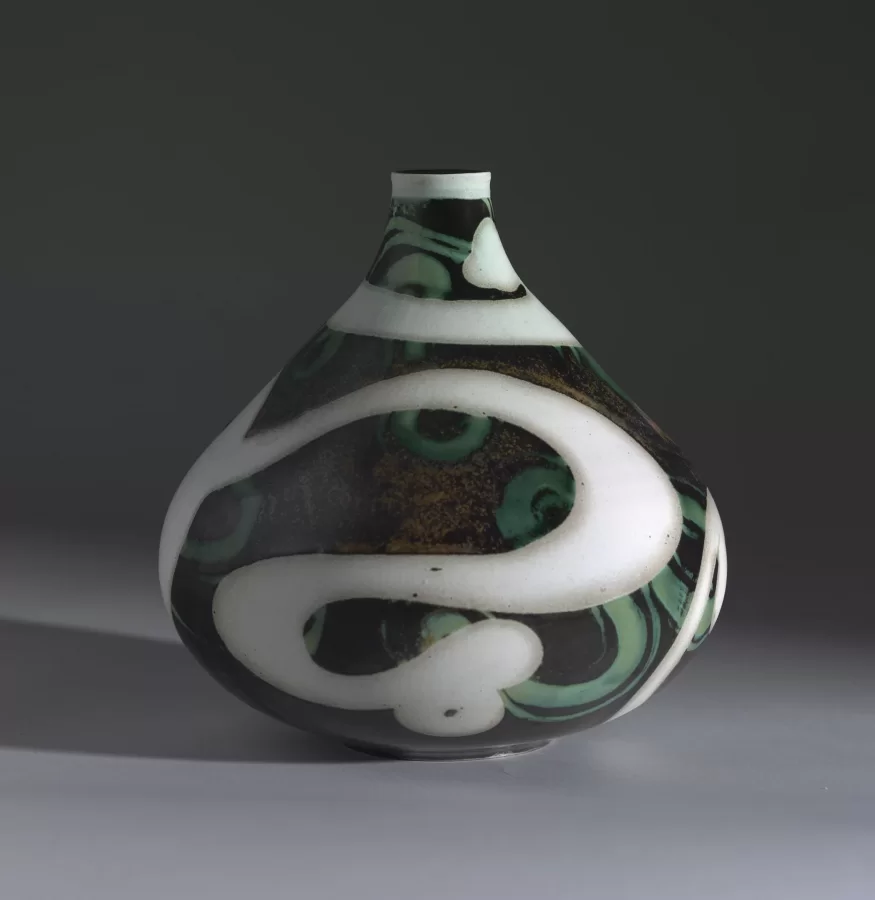 Susan Dewsnap, Vase Form, 2013
high fire, soda-fired stoneware, slip, glazes and stain, 8 1/2 x&hellip;