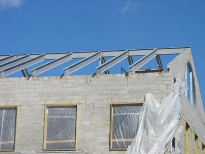 Steel trusses on the new student housing. (Doug Hubley/Bates College)