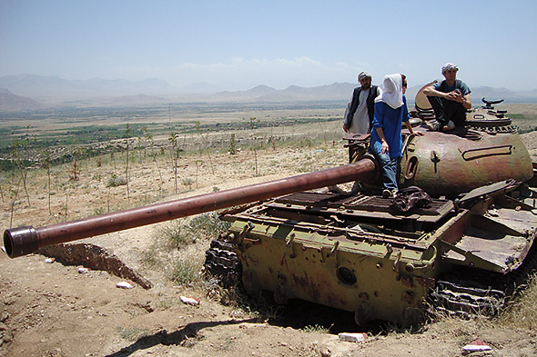 kabul-spring2010-tank-istalif-hill.jpg