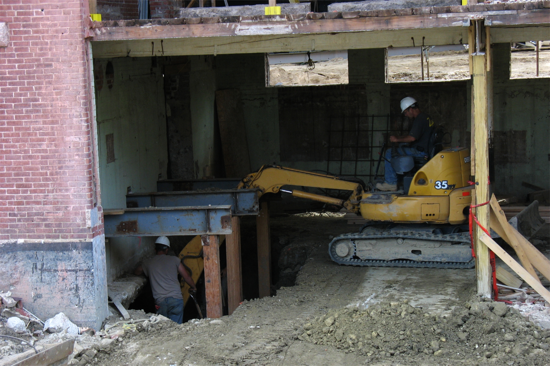 What’s the holdup: Girders and posts help support Hedge Hall while the new elevator pit is excavated. (Doug Hubley/Bates College)