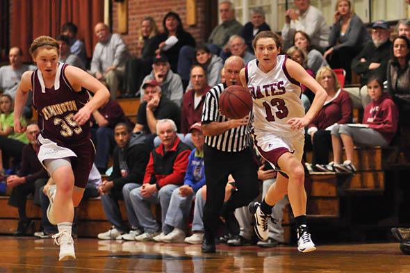 Women's hoops rips U-Maine Farmington