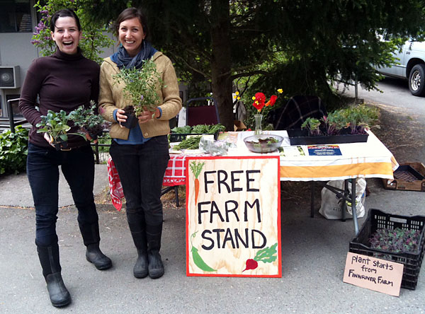 Peninsula Daily News features garden project led by Ellen Sabina ’09