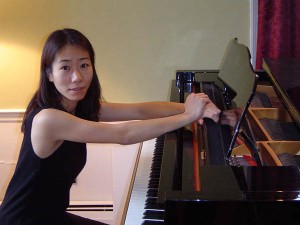 Chiharu Naruse is a member of the applied music faculty.