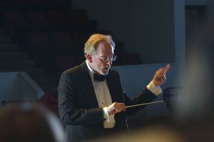 John Corrie conducts the Bates College Choir.