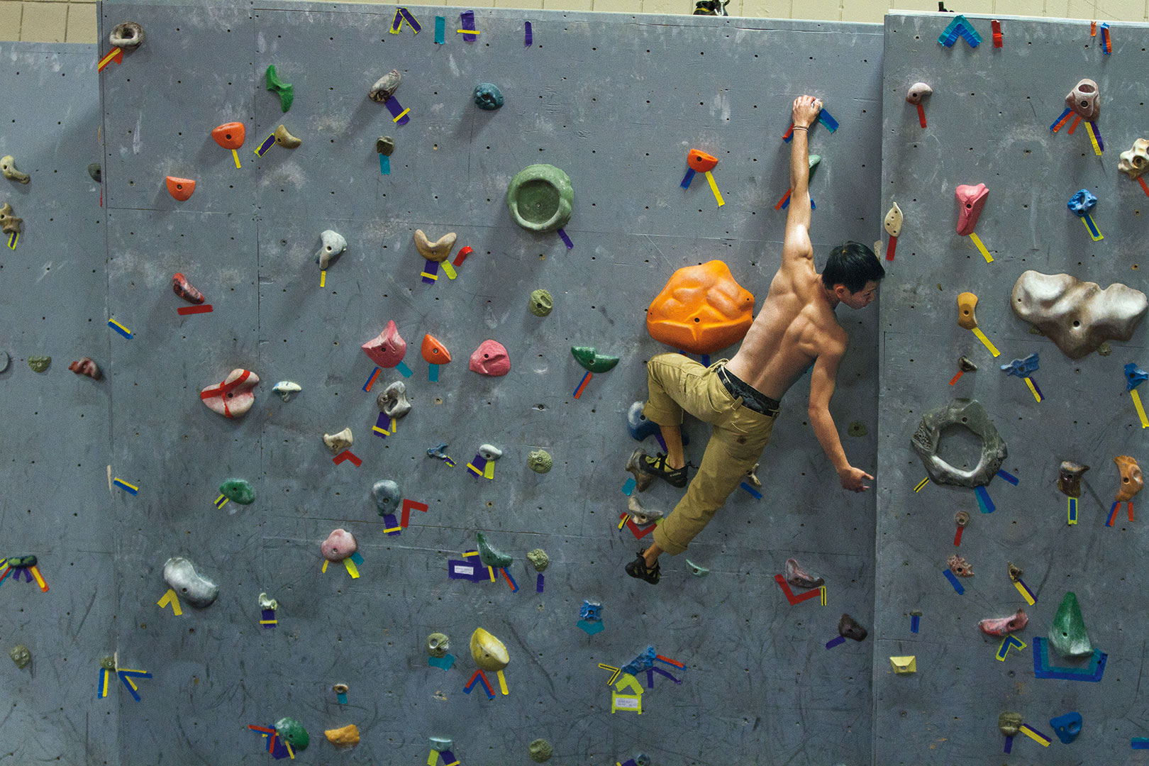 Bates in Brief Students: Chiao ’13 climbs walls, Dube ’16 ...