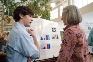 Hansen talks with Owen Harris ’08 about his neuroscience research on therapies for Parkinson’s disease.