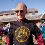 At his reception last spring, Tom Hayward wears a librarian-themed T-shirt given to him by classics students. The Latin "Scimus quae lemis, et non dicimuc" means "We know what you read and we don't tell." (Phyllis Graber Jensen/Bates College)