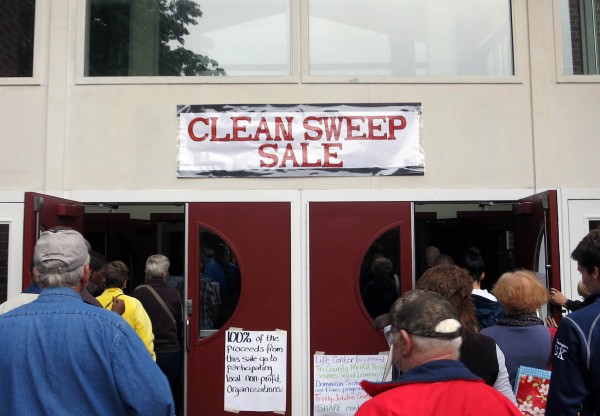 The fun begins during the 2014 Clean Sweep "garage sale" at Bates. (Alexander Hulse '15)