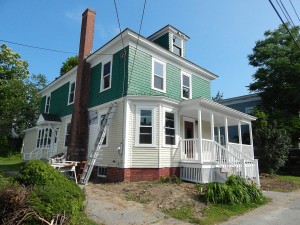 Canham House, soon to be the home of the Bates Career Development Center, during a lull in the replacement of clapboards. (Doug Hubley/Bates College)