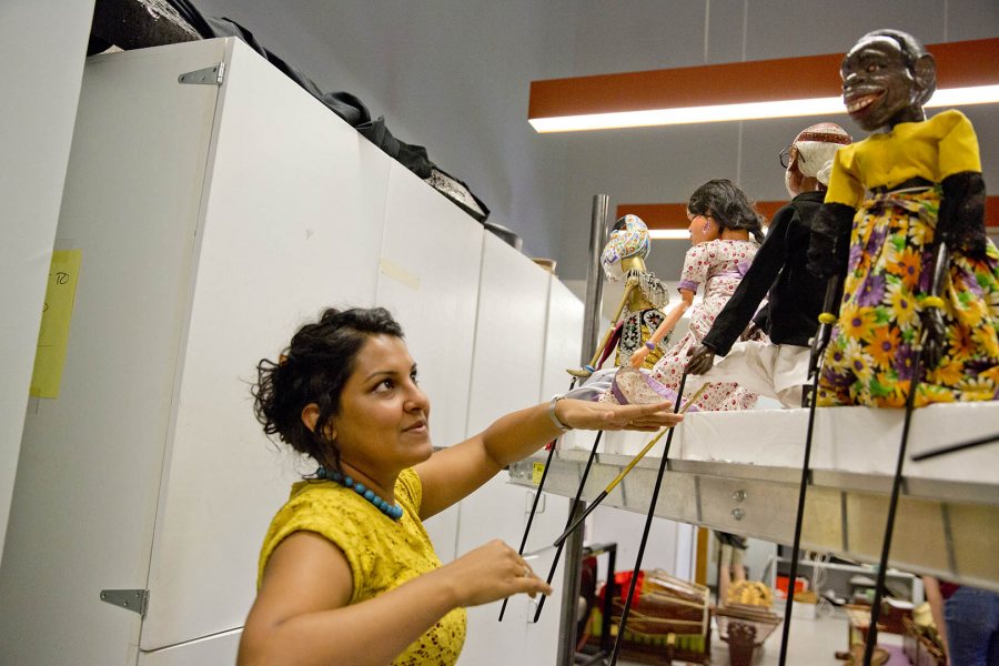 Back at Bates to work with a class in Indonesian performance, Sulo Dissanayake '09 works with rod puppets during a rehearsal for a May 14 performance. (Phyllis Graber Jensen/Bates College) 