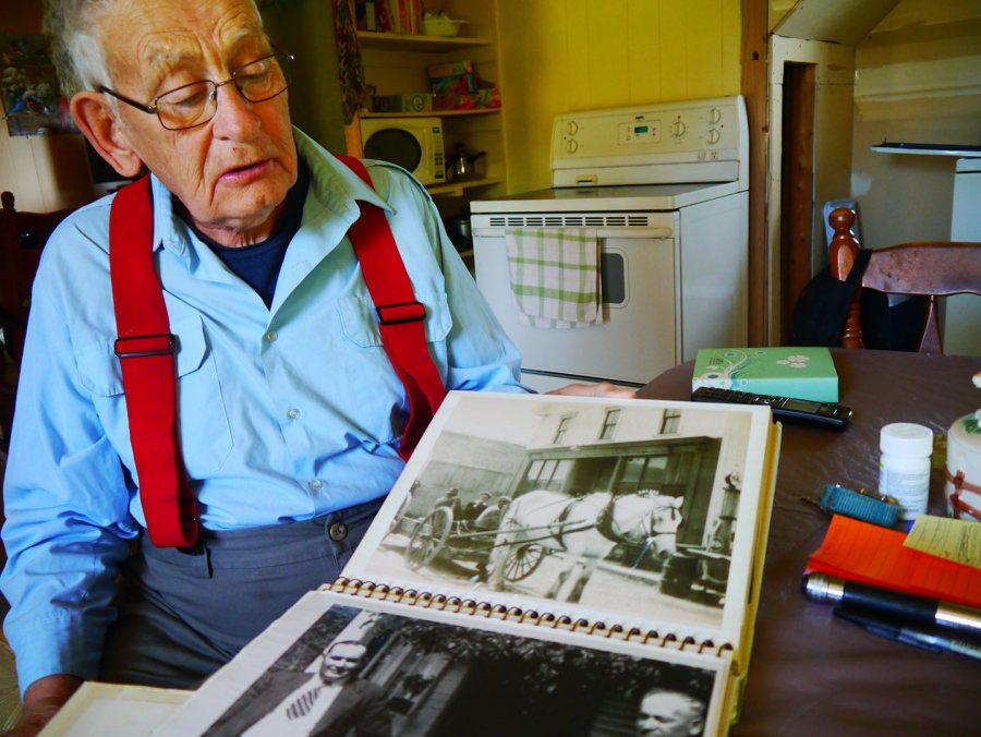 Bowlin Gaskill, a resident of the village of North Head on Grand Manan, participates in an oral history with Kate McNally '17.