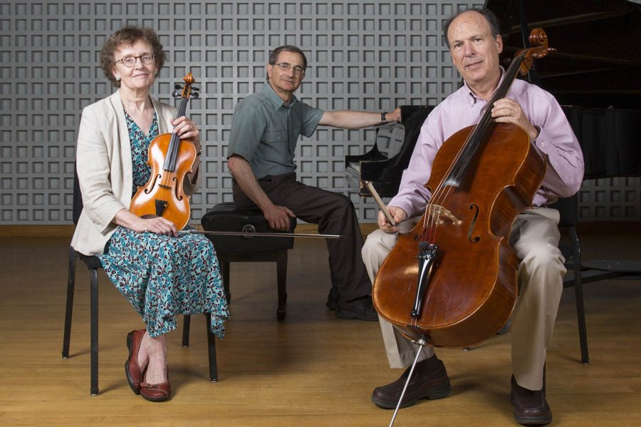 Trio les Amis: Mary Hunter, James Parakilas and Steve Witkin perform on Sept. 25. (Mike Bradley/Bates College)