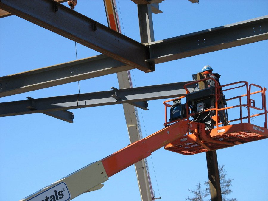 Hanging steel for the Commons' fireplace lounge. (Doug Hubley/Bates College)