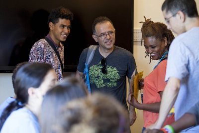 Joakim Cohen ’18 of San Francisco arrives on campus with his mom and dad, Herve Cohen and Guetty Felin. His dad said the day was about seeing Joakim “not only discovering his new environment with excitement but at the same time meeting new, friendly students and engaging with them…and, with some, thinking about creating a band together — all in one day. That was really awesome to see and to feel!” (Sarah Crosby/Bates College)