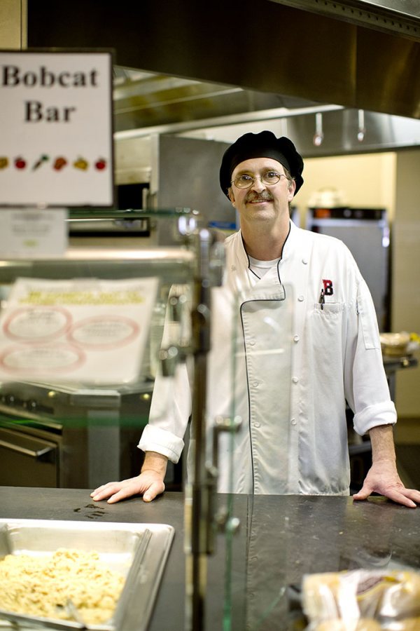 For first cook Roland Theriault, moving from the old kitchen in Chase Hall’s basement to Commons means that “we’re on the same floor as everybody else” — literally and figuratively. (Phyllis Graber Jensen/Bates College)