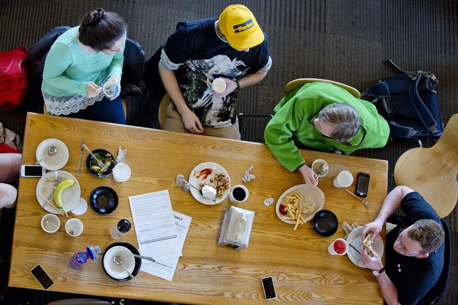 The only thing missing from this iconic Commons lunch scene are trays. They’re on the outs. (Phyllis Graber Jensen/Bates College)