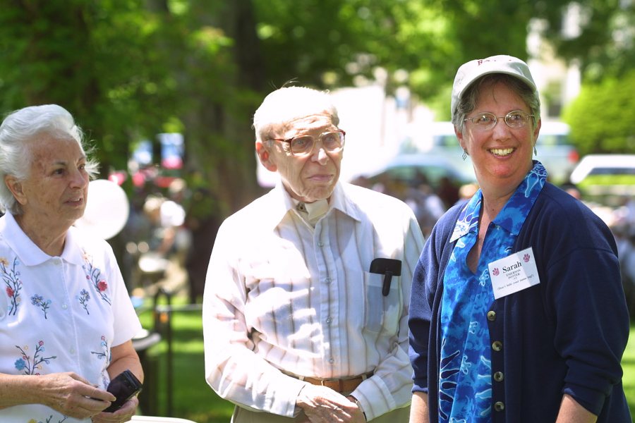 At Reunion 2002, Sarah Potter '77 talks with Ernest Muller, professor emeritus of history, and his wife, Peg. (Phyllis Graber Jensen/Bates College) 