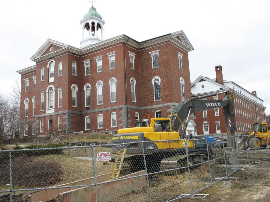 Hathorn hole: A ladder pokes up from a hole on Alumni Walk. (Doug Hubley/Bates College)