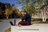 Garrett Anderson ’18 of Raleigh, N.C., a double major in Japanese and rhetoric, studies on Alumni Walk for a class in Japanese culture. He’s curious about how “Japanese popular culture engine interacts with consumers and producers.” (Phyllis Graber Jensen/Bates College)