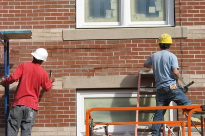 Bricklayers. (Doug Hubley/Bates College)