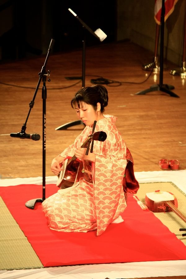 Yuko Eguchi '03 visits Bates to present Japanese music, dance and the traditional tea ceremony.