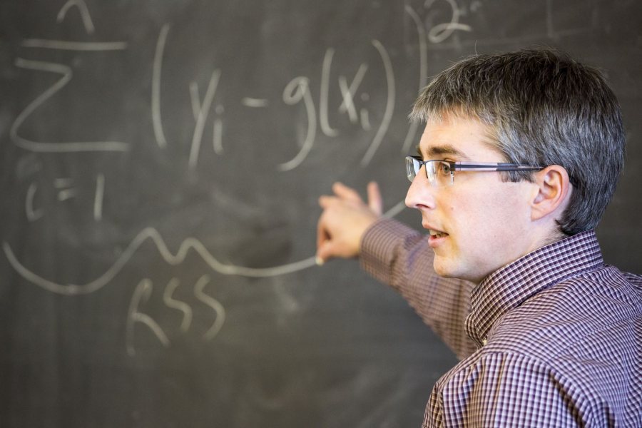 Assistant Professor of Economics Nathan Tefft leads a class. (Josh Kuckens/Bates College)