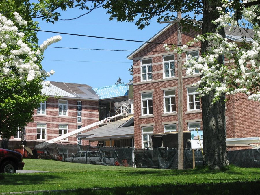 Blooms and rooms: Spring blossoms frame the student housing. (Doug Hubley/Bates College)