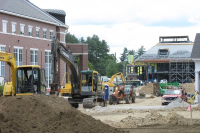 This view eastward, toward the new Commons, depicts a busy morning on Alumni Walk. (Doug Hubley/Bates College)