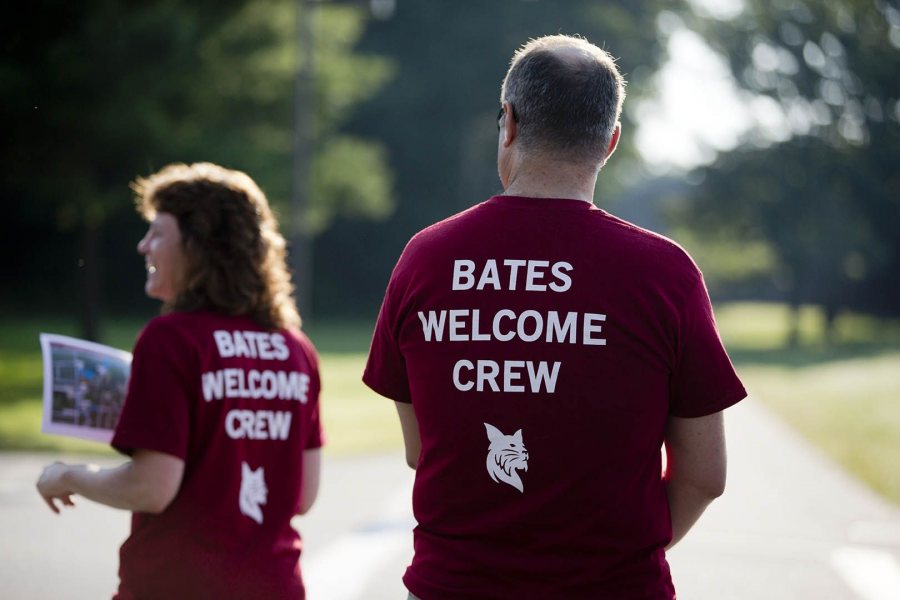 Opening Day 2015 included parents dropping off their first-year students at Commons to pick up their ID cards and keys. (Phyllis Graber Jensen/Bates College)