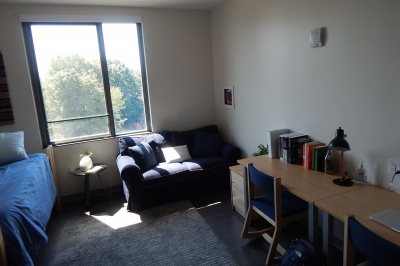 A south-facing student room in 55 Campus Ave. (Doug Hubley/Bates College)