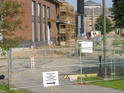 Closed walkways at Central Avenue. (Doug Hubley/Bates College)