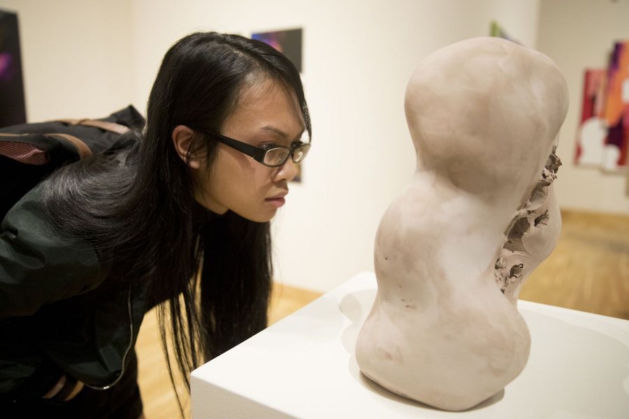 Cash Hadean '18 of New Orleans inspects an earther ware sculpture. (Phyllis Graber Jensen)