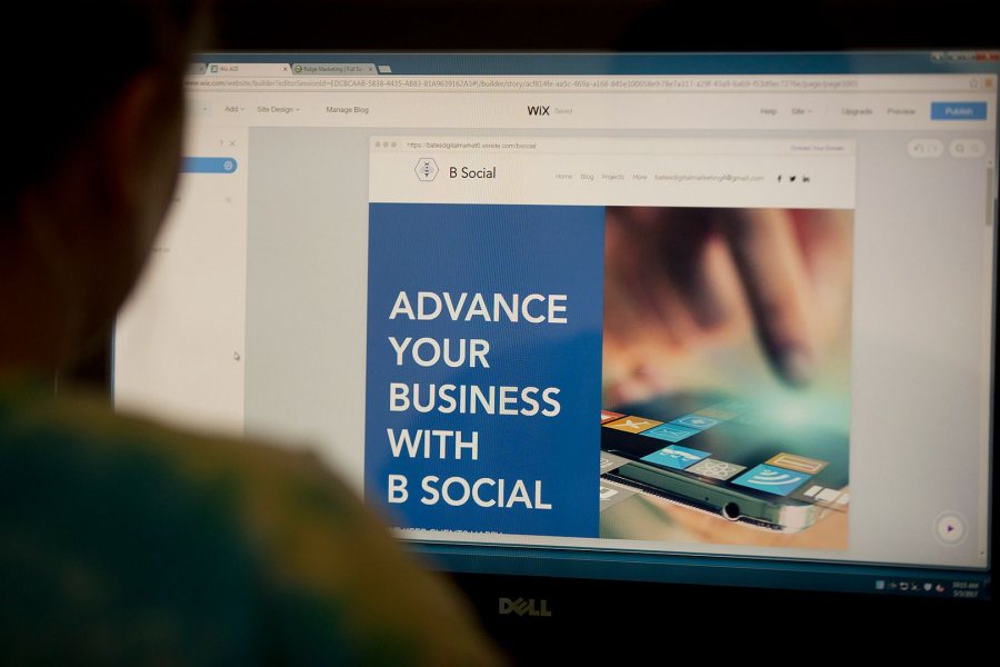 Students in Ashley Hart's digital marketing practicum built websites to use for testing ad campaigns that they created. (Phyllis Graber Jensen/Bates College)