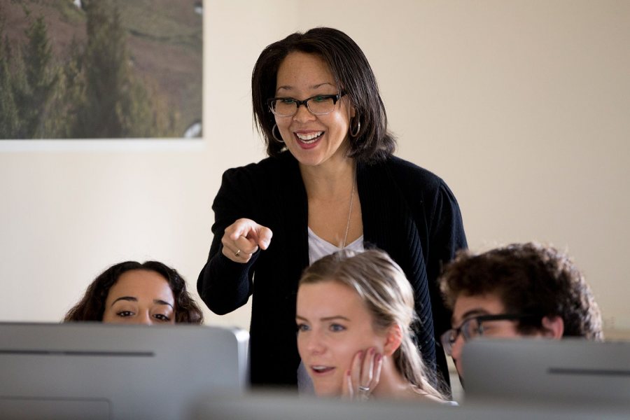 Ashley Hart '91 reacts to the work of three students in her digital marketing practicum: from left, seniors Tara Khanmalek and Alexandra Fisher, and first-year Abel Ramirez. (Phyllis Graber Jensen/Bates College)