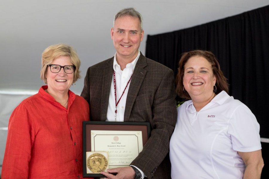 Ed O'Neill '82 poses with President Clayton Spencer (left) and Alumni Association President Lisa Romeo '88 at the Annual Gathering of the Alumni Association during Reunion on June 10. (Rene Roy for Bates College)